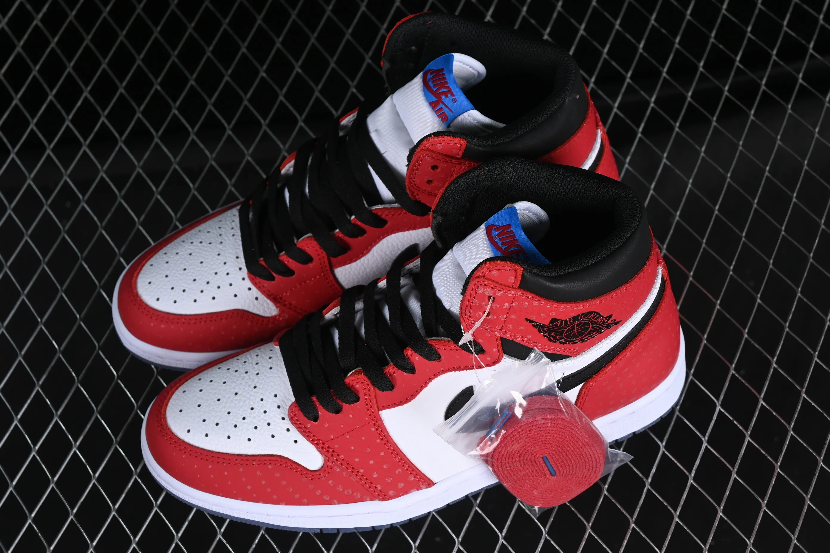 All categories Air Jordan Jordan series basketball shoes Air Jordan 1 High Air Jordan 1 Retro High "Chicago Crystal" AJ1 Joe 1 New Chicago Spider-Man 555088-602